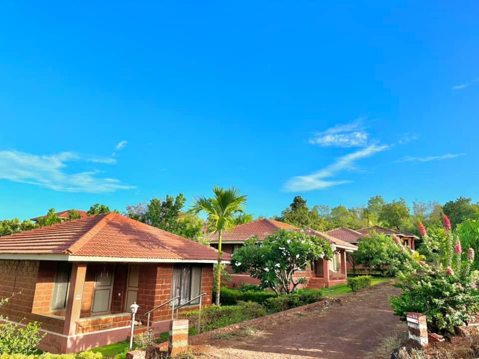 Regenta Resort Mango Village Guhagar Kudān Eksteriør billede